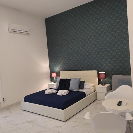 Domus Luigi Leone II Bed & Breakfast เนเปิลส์ ภายนอก รูปภาพ