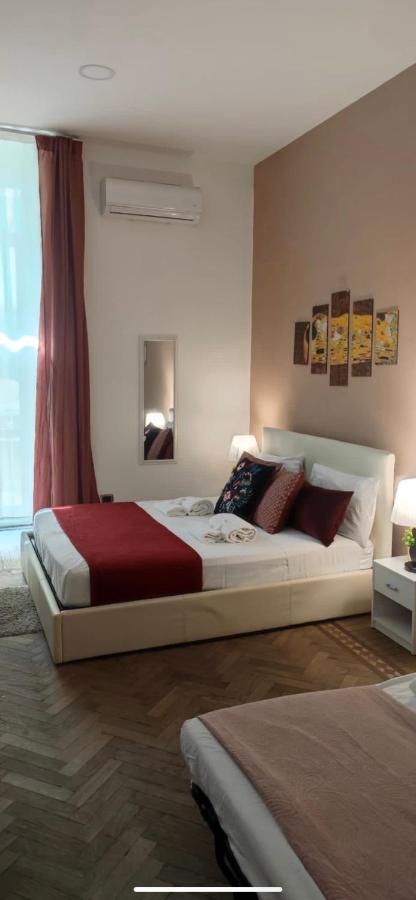 Domus Luigi Leone II Bed & Breakfast เนเปิลส์ ภายนอก รูปภาพ