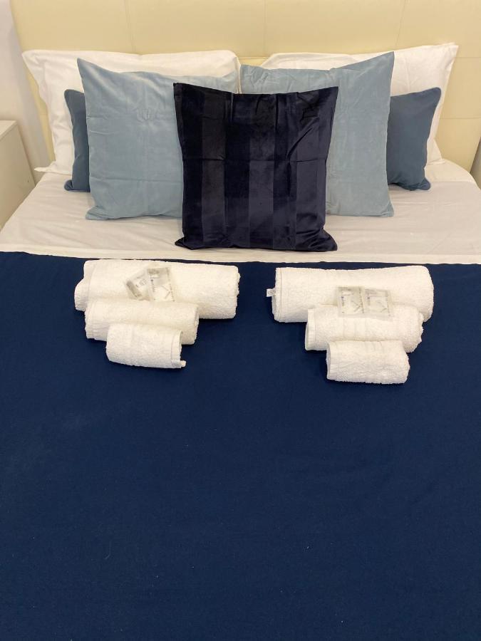 Domus Luigi Leone II Bed & Breakfast เนเปิลส์ ภายนอก รูปภาพ