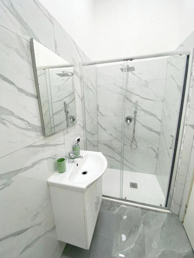 Domus Luigi Leone II Bed & Breakfast เนเปิลส์ ภายนอก รูปภาพ
