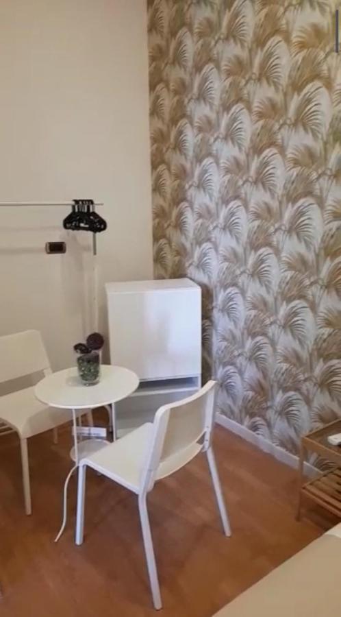 Domus Luigi Leone II Bed & Breakfast เนเปิลส์ ภายนอก รูปภาพ