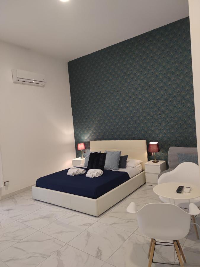 Domus Luigi Leone II Bed & Breakfast เนเปิลส์ ภายนอก รูปภาพ