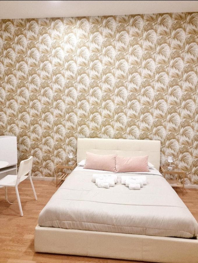 Domus Luigi Leone II Bed & Breakfast เนเปิลส์ ภายนอก รูปภาพ