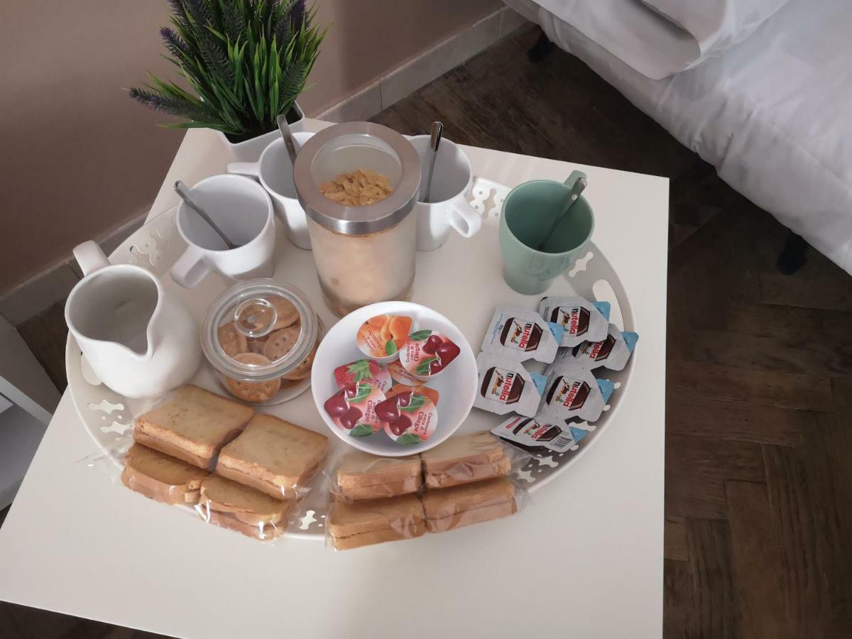 Domus Luigi Leone II Bed & Breakfast เนเปิลส์ ภายนอก รูปภาพ