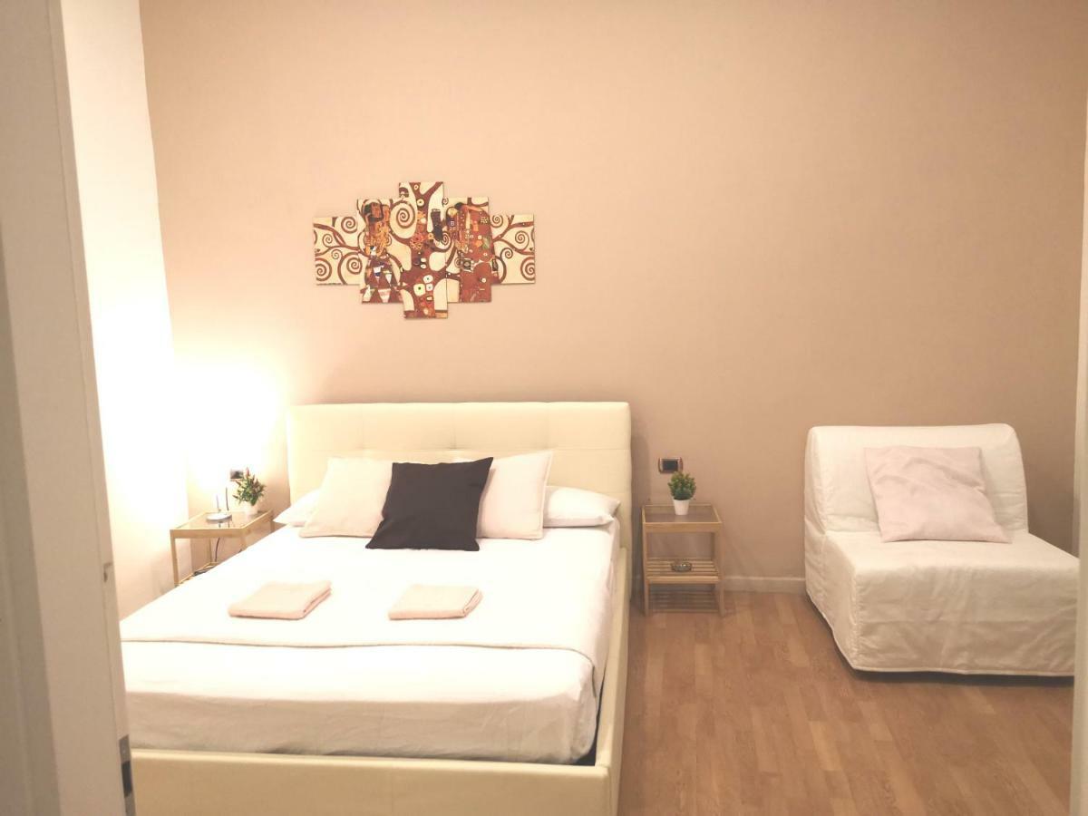 Domus Luigi Leone II Bed & Breakfast เนเปิลส์ ภายนอก รูปภาพ