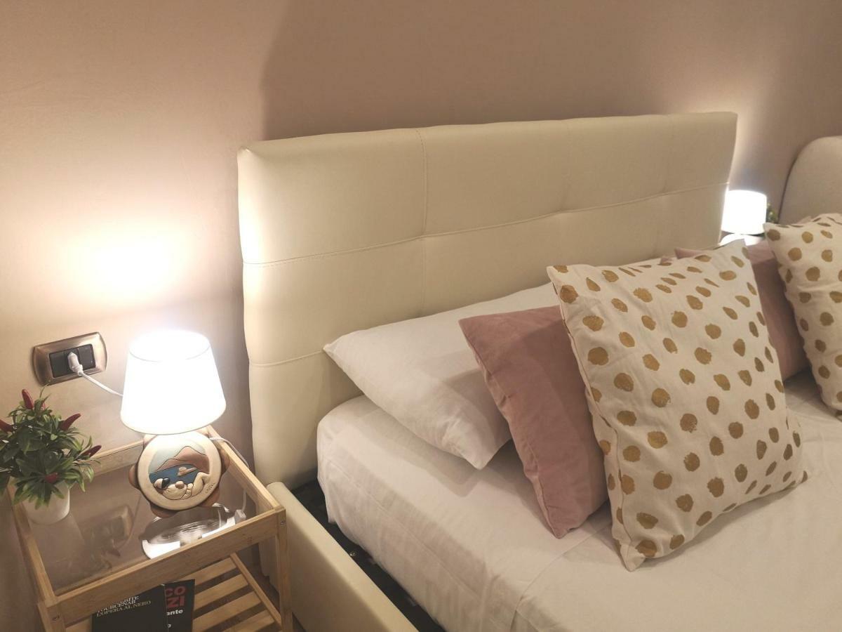 Domus Luigi Leone II Bed & Breakfast เนเปิลส์ ภายนอก รูปภาพ