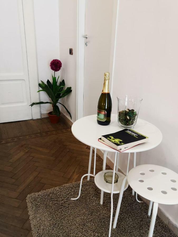Domus Luigi Leone II Bed & Breakfast เนเปิลส์ ภายนอก รูปภาพ