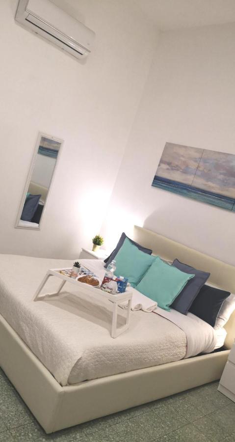 Domus Luigi Leone II Bed & Breakfast เนเปิลส์ ภายนอก รูปภาพ