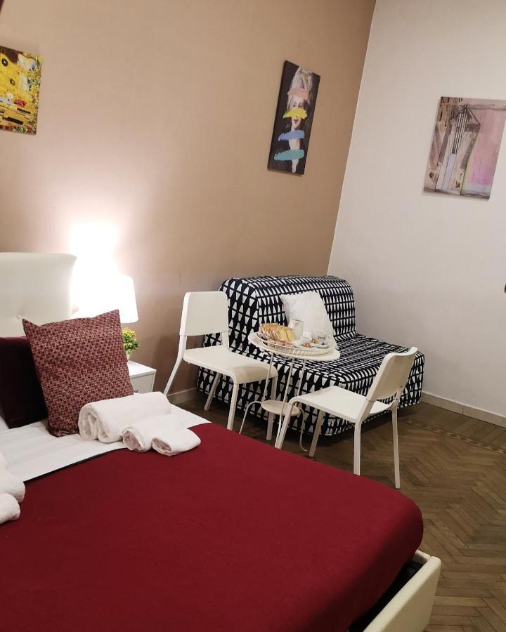 Domus Luigi Leone II Bed & Breakfast เนเปิลส์ ภายนอก รูปภาพ