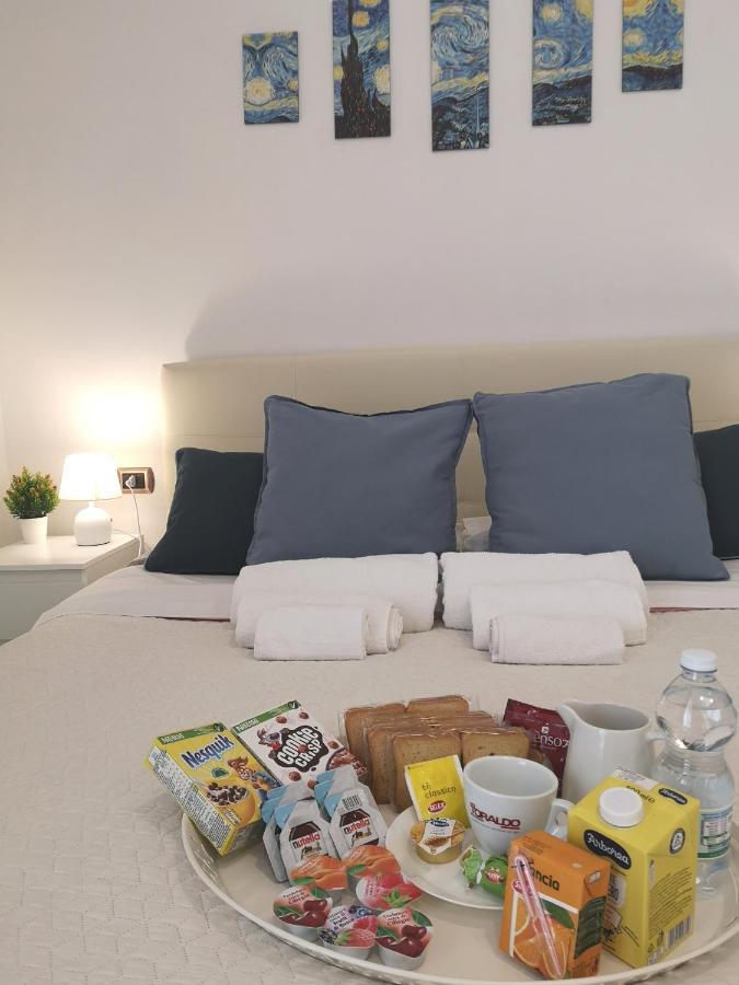 Domus Luigi Leone II Bed & Breakfast เนเปิลส์ ภายนอก รูปภาพ